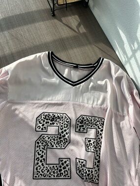 Light Pink Mesh V-Neck Jersey with Leopard Print